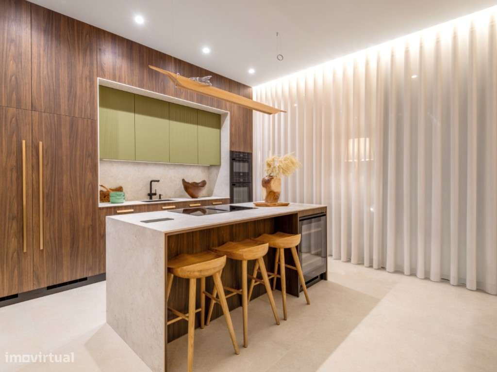 Lote com moradia iniciada a poucos passos da lagoa Óbidos - Grande imagem: 4/34