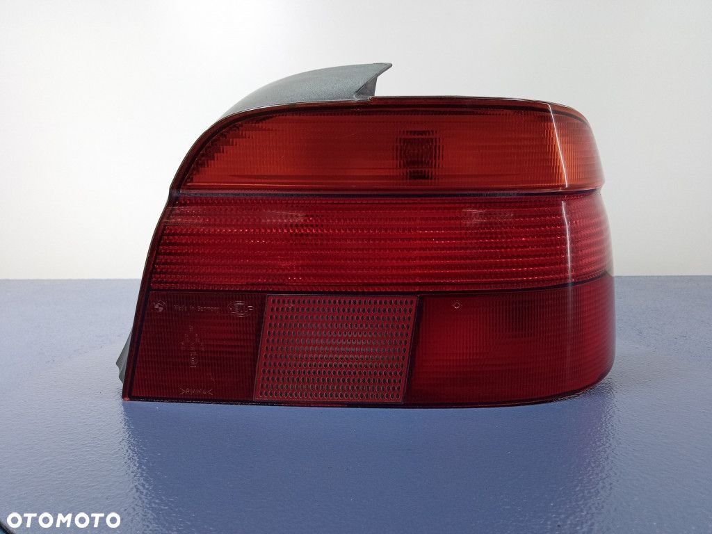 BMW 5 E39 SEDAN LAMPA TYŁ PRAWA TYLNA 8358032 - 1