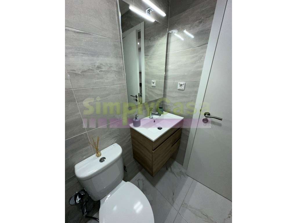 T1 Remodelado com Espaço Exterior - Baixa da Banheira-7