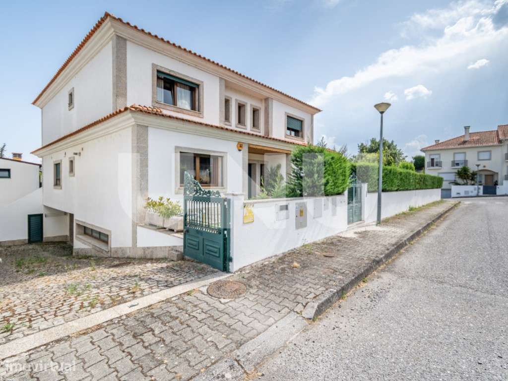 Moradia T5 com Piscina Privativa a 5 Minutos do Centro da Covilhã - Grande imagem: 2/60