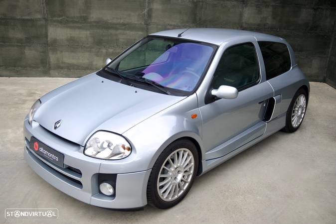 Renault Clio 3.0 V6 Sport - 12