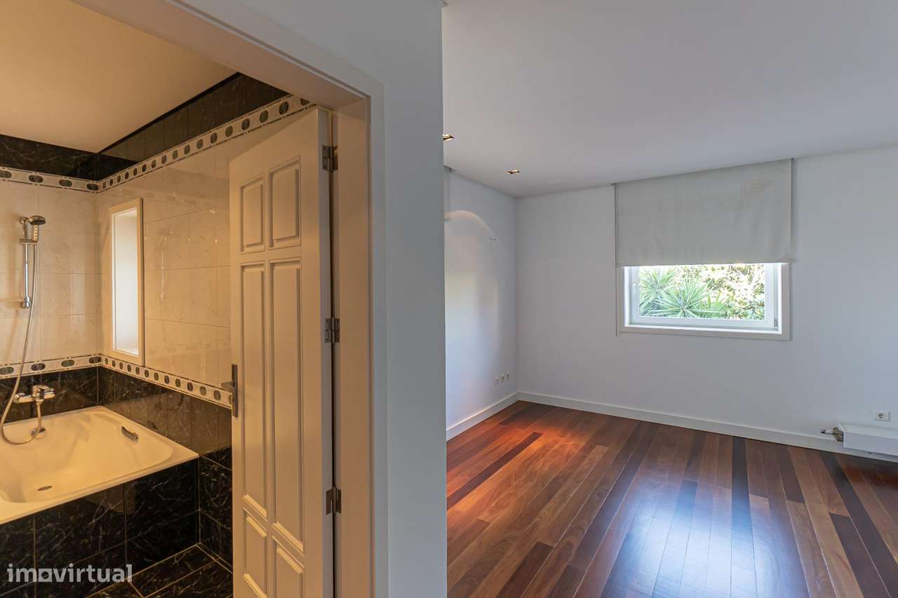 Moradia de Luxo com Elevada Privacidade, Piscinas Interior e...-51