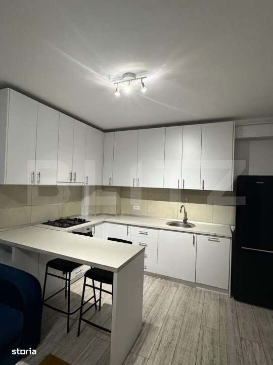Apartament de vanzare, cu 2 camere, intermediar, zona Tractorul - Imagine principală: 3/7