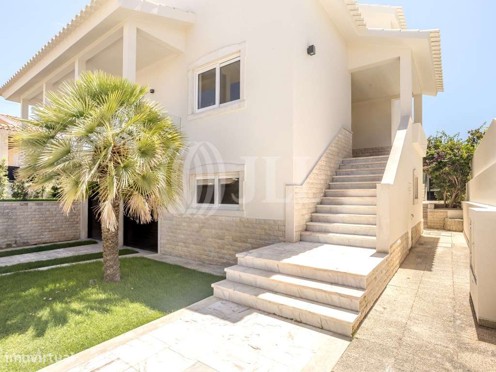 Moradia T5+2 com piscina no Estoril-28