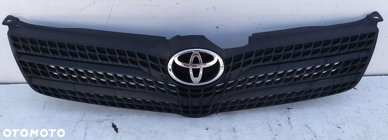 TOYOTA COROLLA VERSO I ATRAPA GRILL PRZÓD ZNACZEK - 1