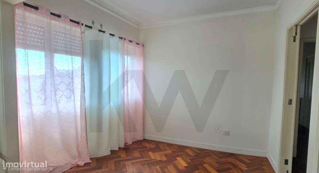 Apartamento T4 com logradouro, no centro de Ponta Delgada junto ao Jar - Grande imagem: 5/16