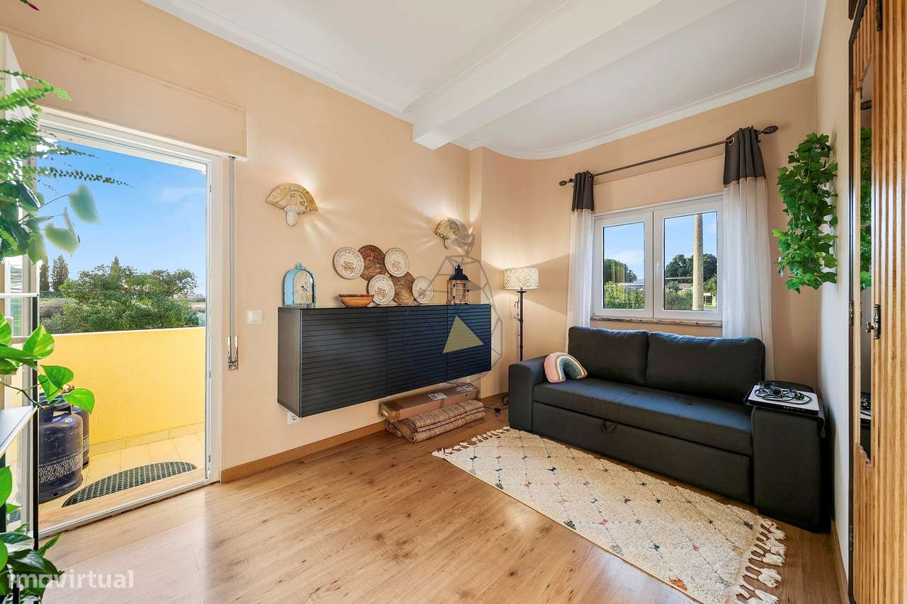 T2 em Bemposta com arrecadação privativa e terraço comum espaçoso  - A-22