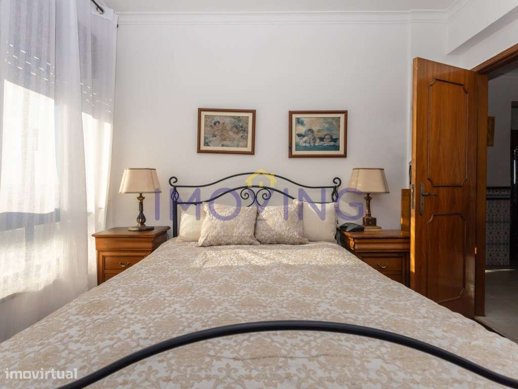 Apartamento T2 com parqueamento e arrecadação no Barreiro-21