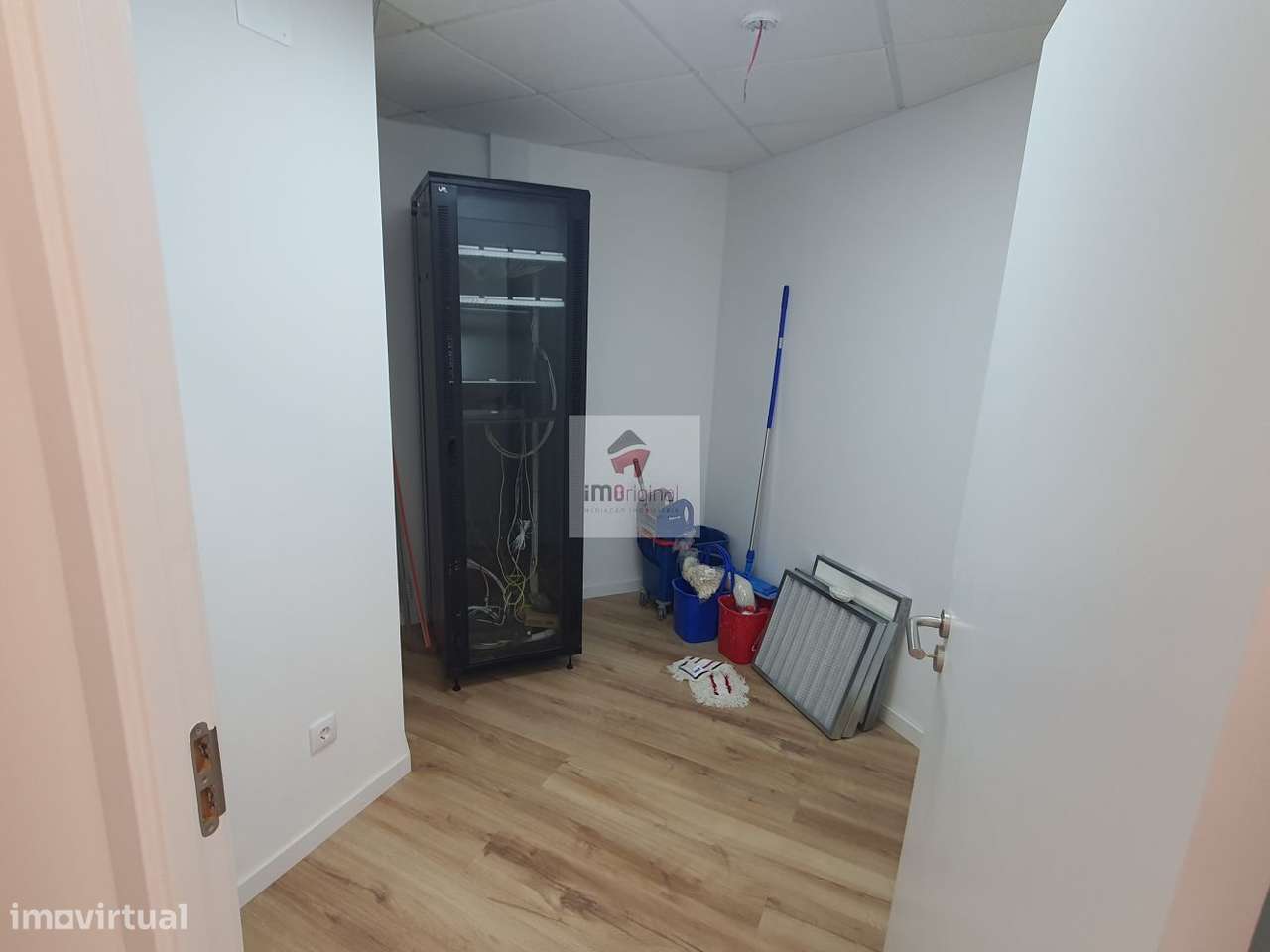 Loja / escritório junto Metro / Câmara de Gaia-15