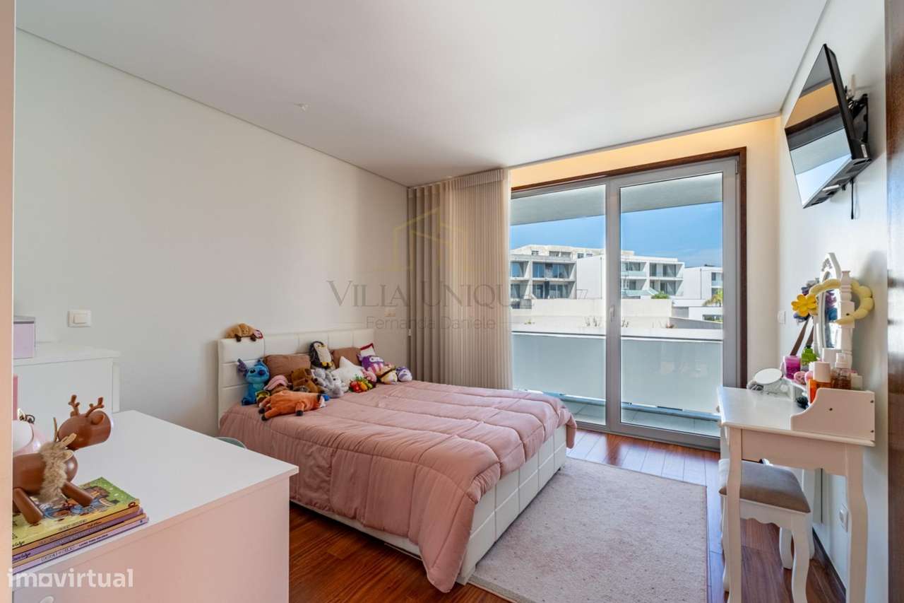 Moradia Geminada T3 com Suite, Jardim de Inverno, Garagem Fechada...-27