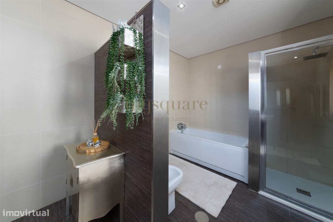 Moradia T4 geminada, com excelentes áreas, a 2 minutos do centro de Sa-22