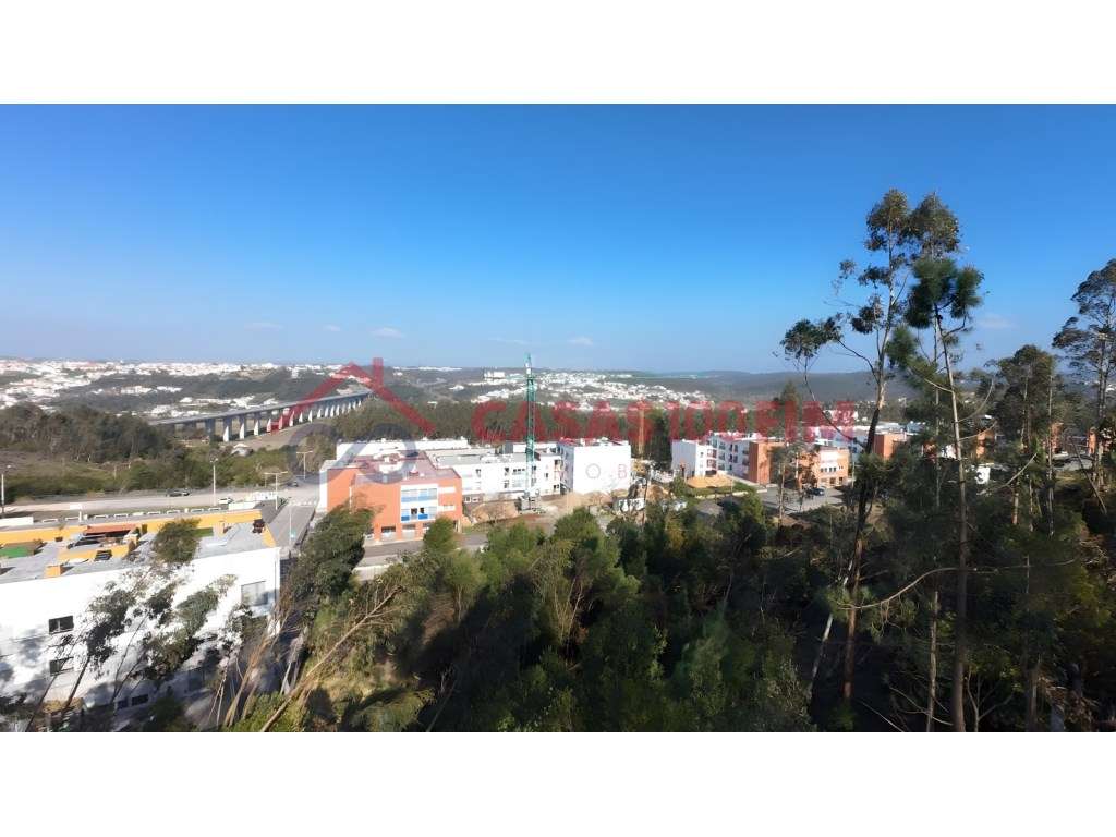 Lote para Construção de Moradia com 3 Pisos e Vistas Desafogadas-6