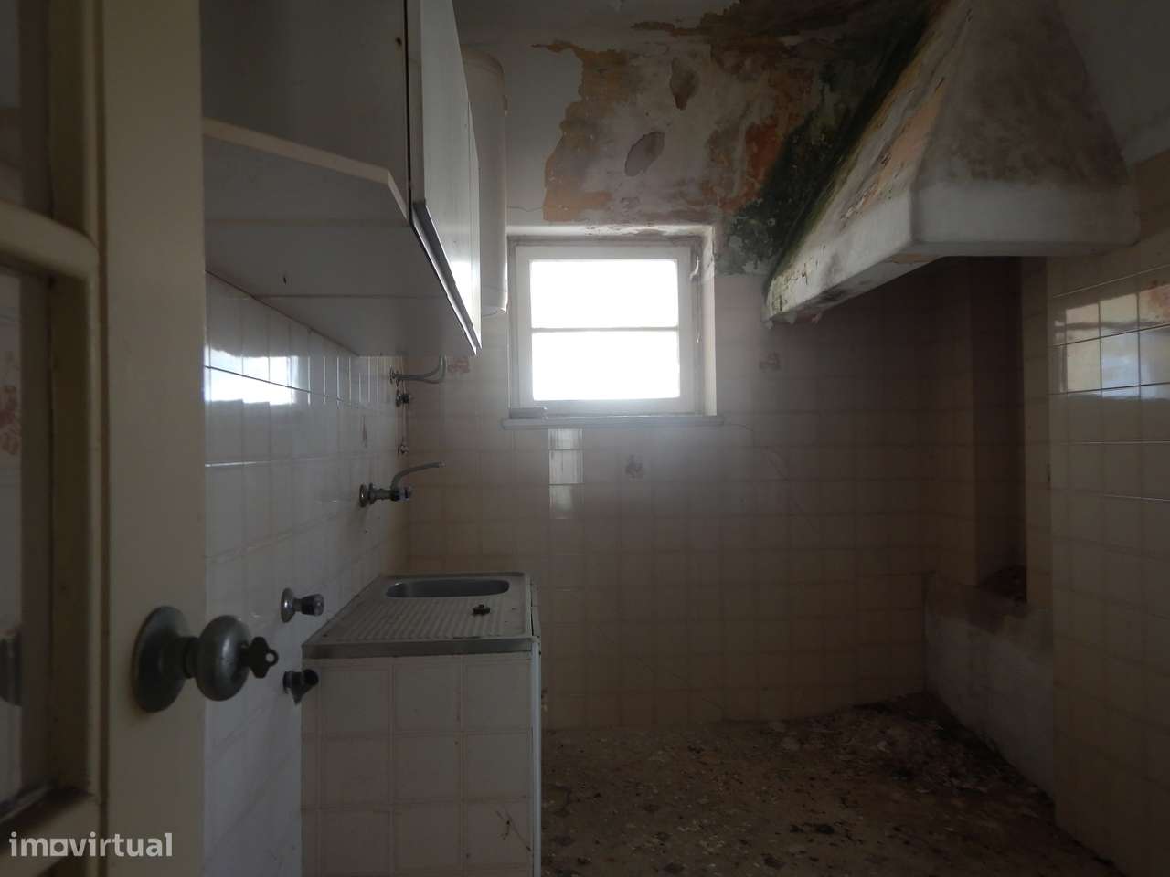 Imóvel Histórico de 1944 para Renovação-13