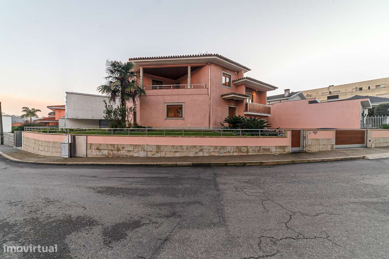 Moradia T3 com piscina em Fiães, Santa Maria da Feira-51