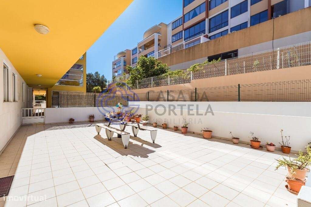 Apartamento T4 com 2 lugares de estacionamento, arrecadação e dois ter-10