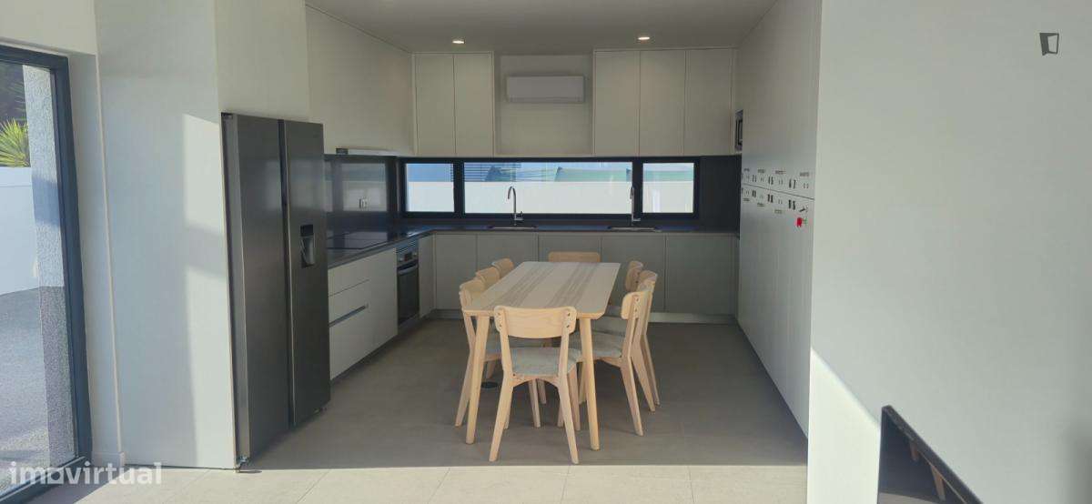 Quarto - localizado em Aveiro - Grande imagem: 5/10