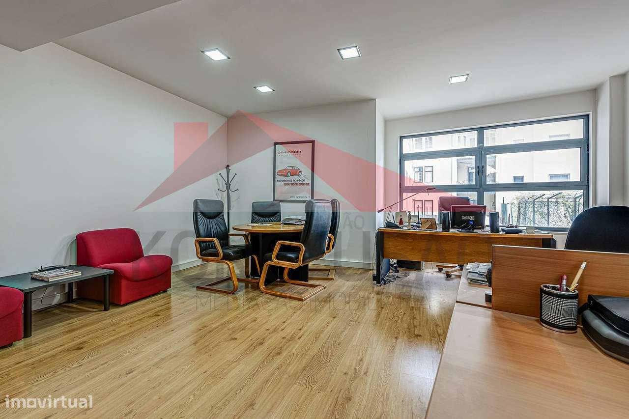 **Escritório Moderno na Avenida Duque de Loulé, Lisboa** - Grande imagem: 4/10