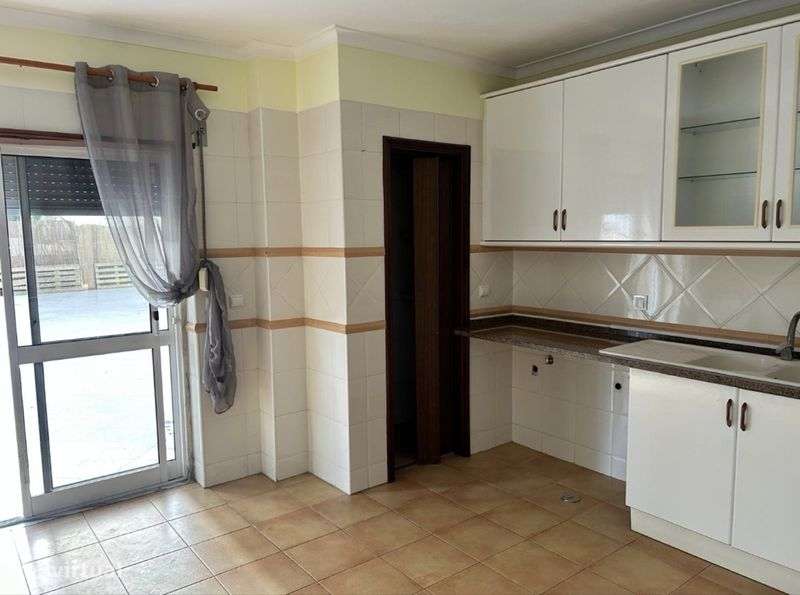 T1 ÚNICO COM TERRAÇO DE 200m² EM MONTE ABRAÃO – QUELUZ - Grande imagem: 5/8