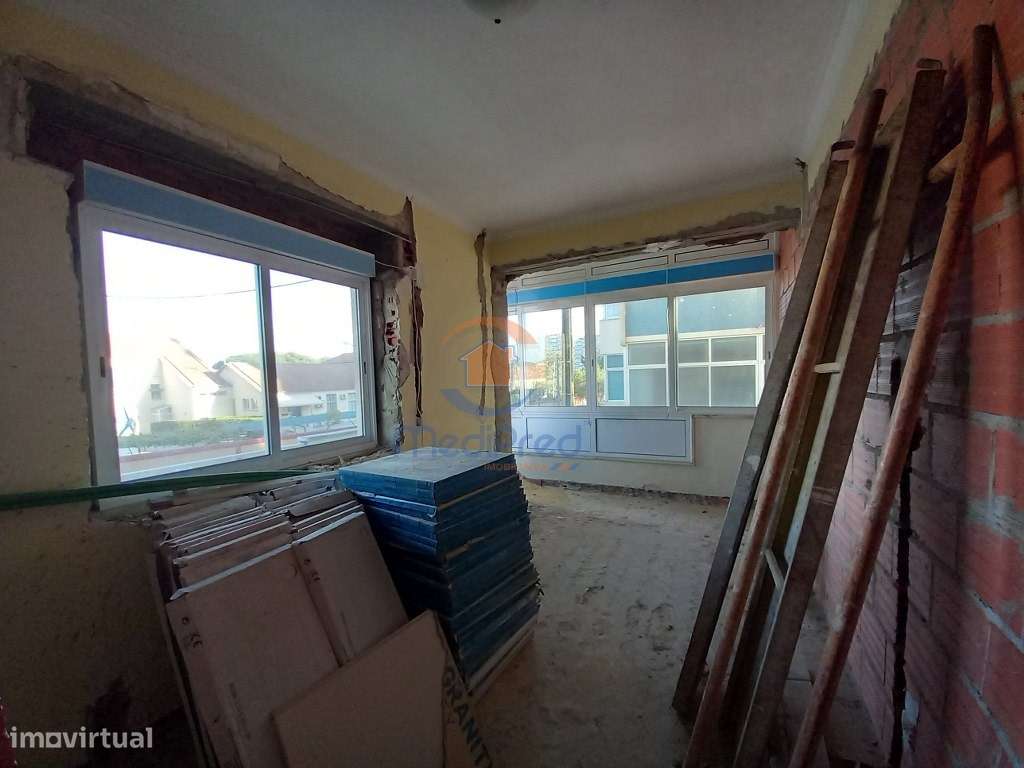 Apartamento T4 remodelado com varanda no Laranjeiro - Grande imagem: 4/37