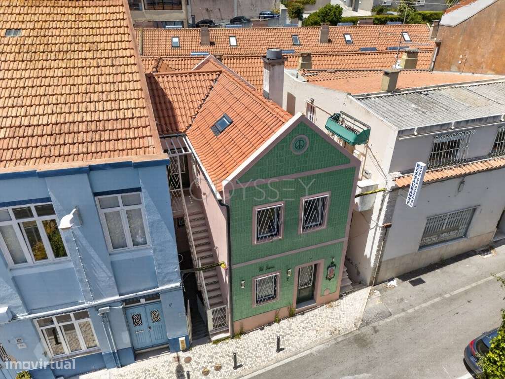 Edifício Residencial Renovado com Múltiplos Espaços Habitacionais I...-37