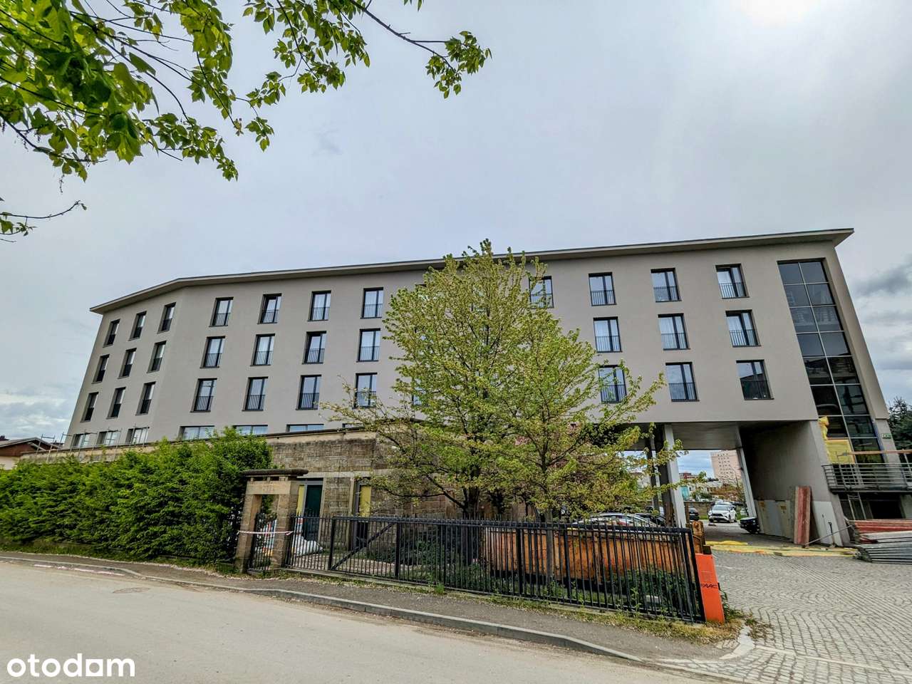 Nowa kawalerka pod wynajem, blisko centrum, klimatyzacja, dobry stand.-7