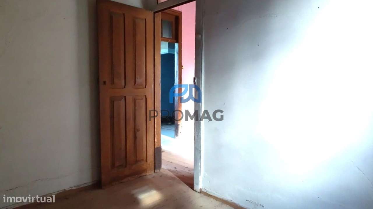 Moradia V3 para Recuperar em São Martinho de Mouros-10