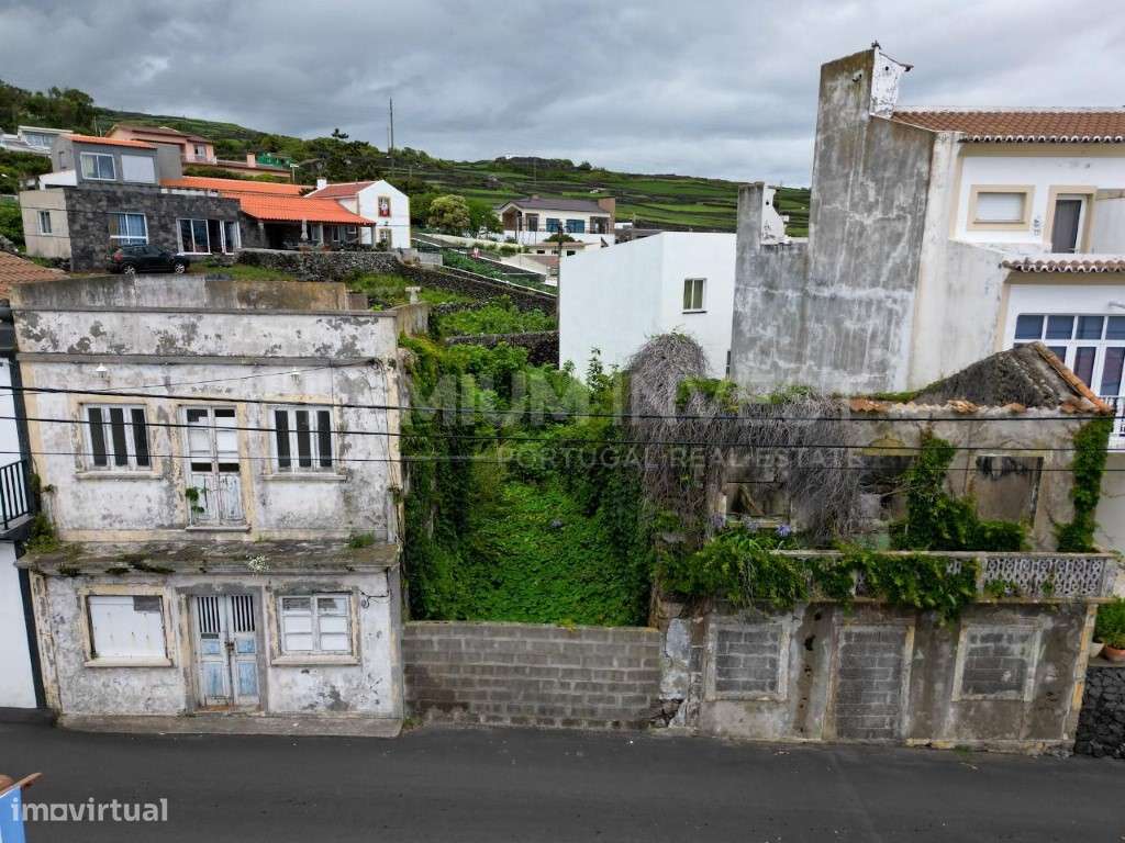 Duas moradias e um terreno para recuperar em Serretinha / Angra - Grande imagem: 2/15