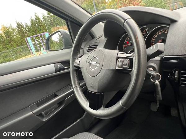 Opel Astra 1.6 150 Jahre - 17