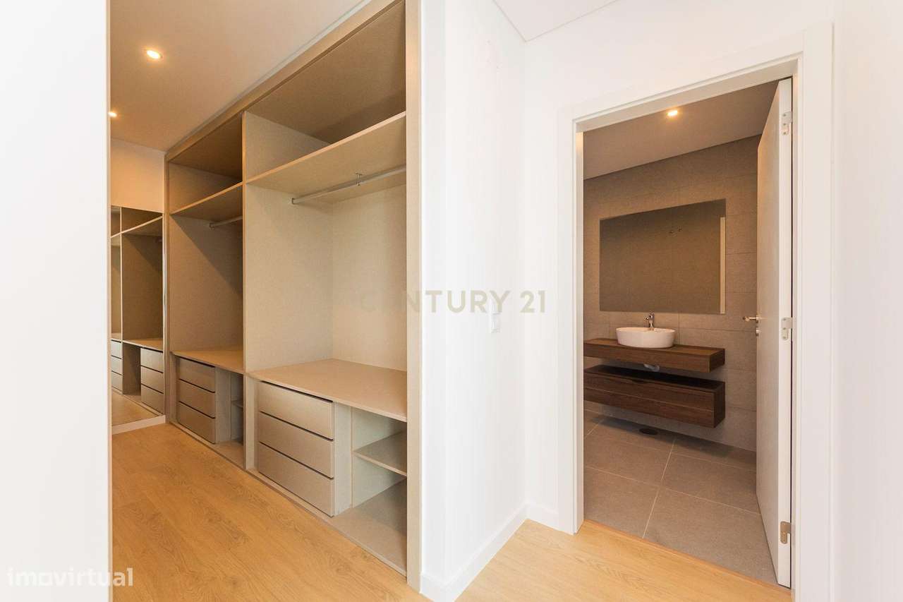 Sintra - Bolembre , moradia T4 nova, construção moderna e linhas conte-31