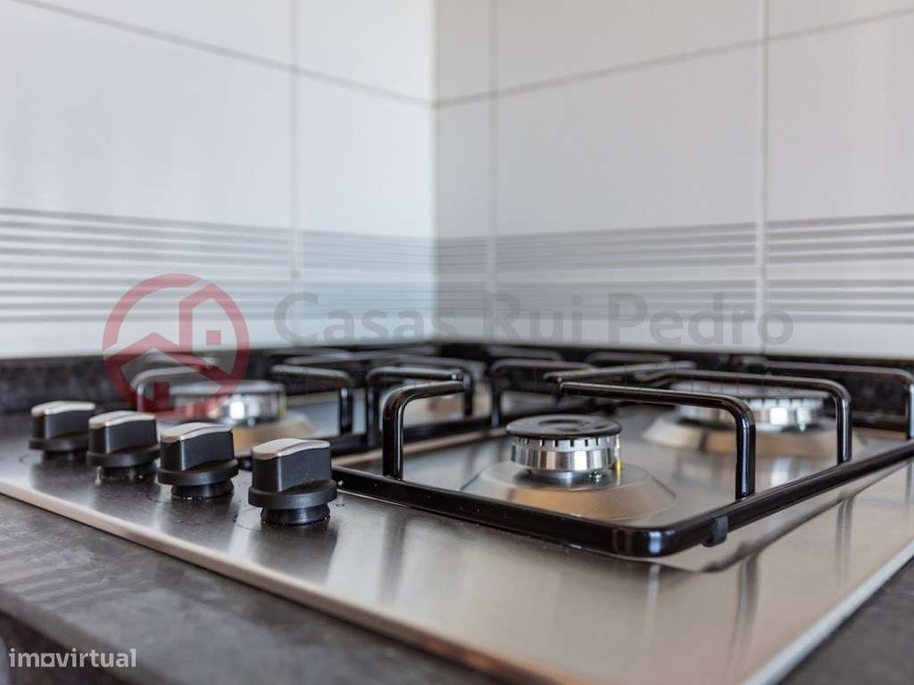 T2 Remodelado com Vista Deslumbrante sobre a Baía do Seixal, Amora - Grande imagem: 5/25