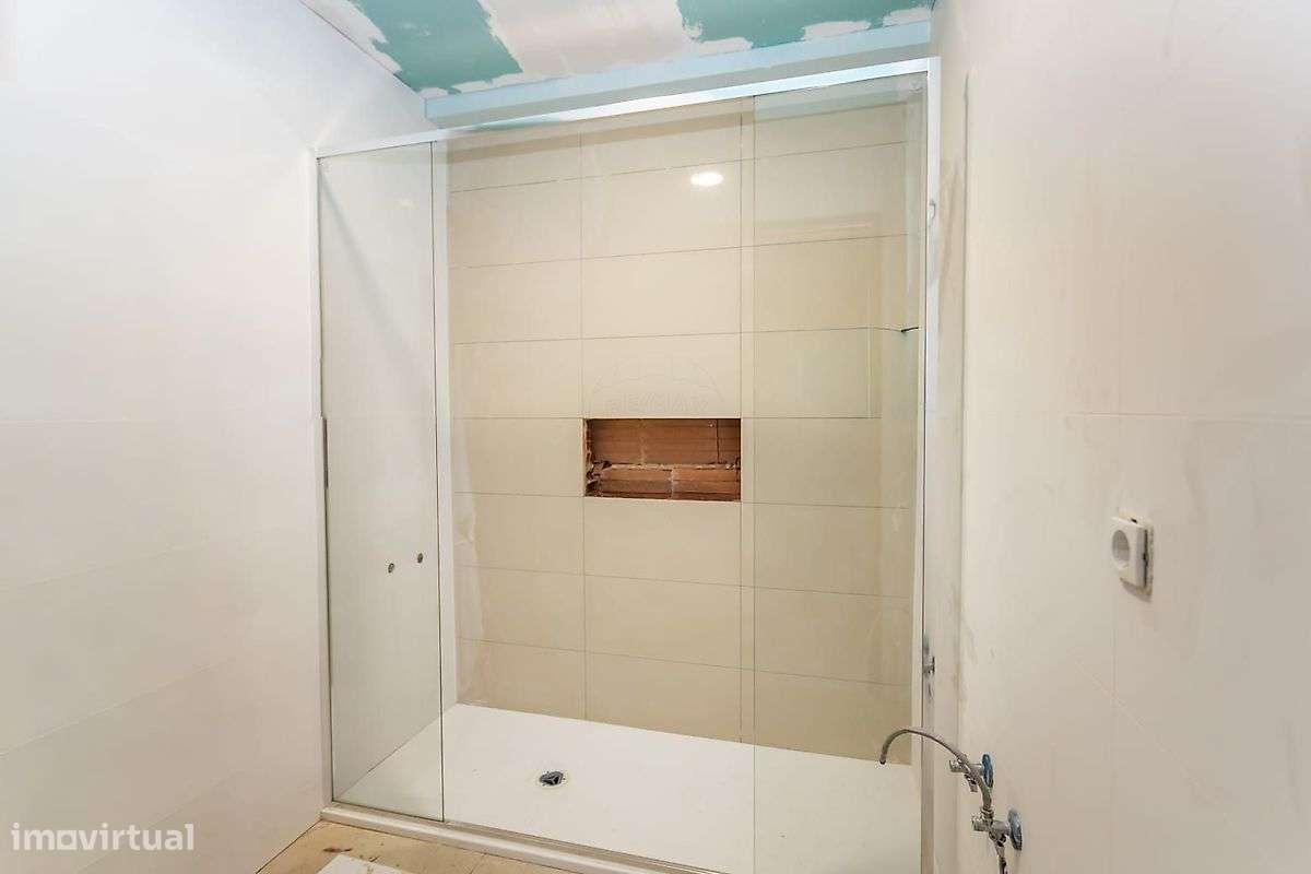 Apartamento T3 à venda em Alto da Brandoa-16