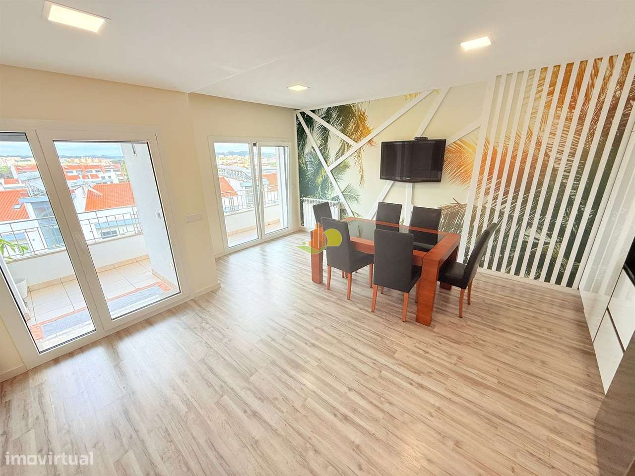 T4+1 Duplex com garagem dupla e terraço privativo-6