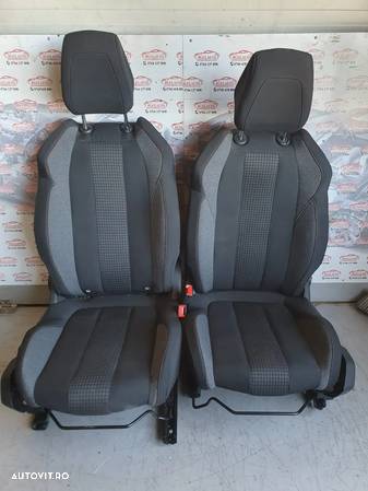 Scaune fata Peugeout 3008 din 2020 cu material negru fara airbag-uri - 1