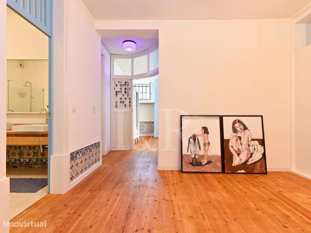 Apartamento T3 renovado no centro histórico de Lisboa-18