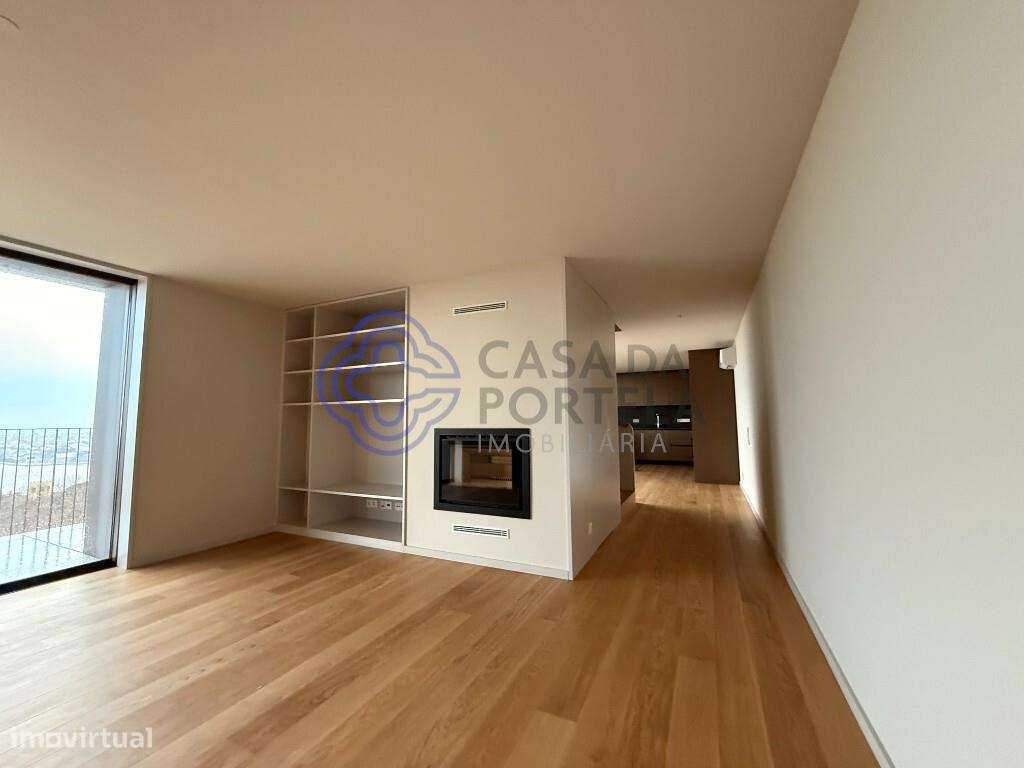 T3 duplex, 3 casas de banho, suite, varanda, ar condicionado, cozinha - Grande imagem: 4/41