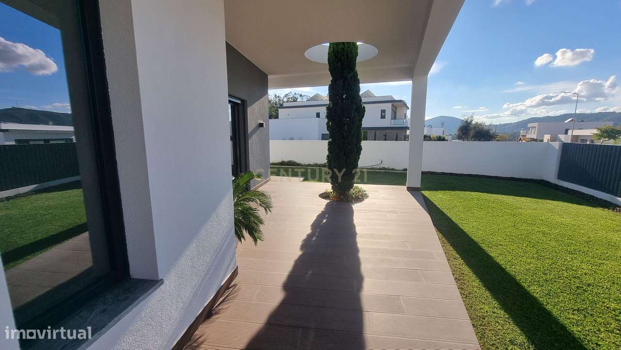 Moradia isolada T4 Jardins de Santiago - Setúbal-14