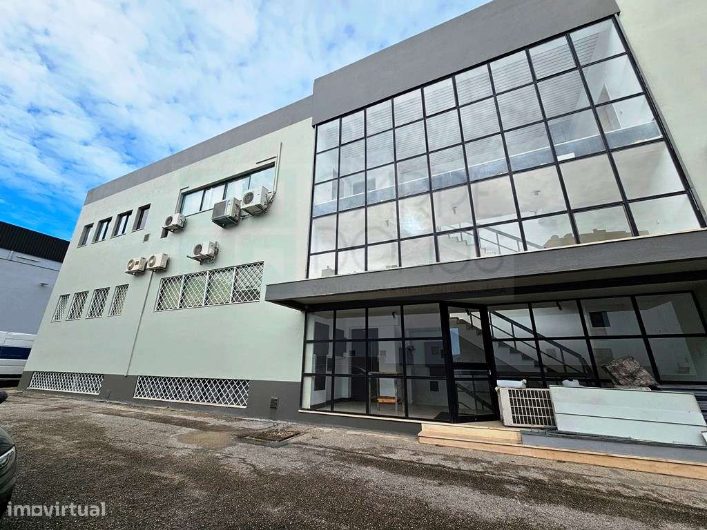 Espaçoso e funcional escritório com 600m2, em Carnaxide, Oeiras-33