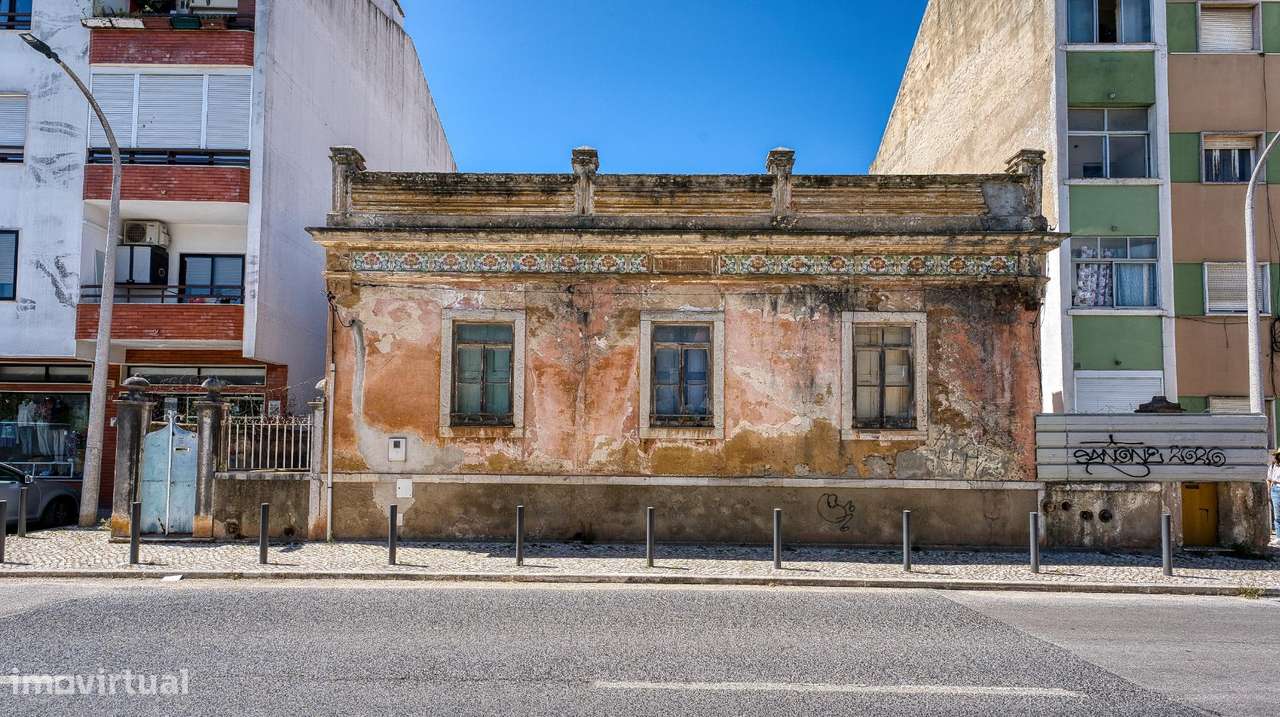 Prédio para reabilitação total | Centro de Setúbal-0
