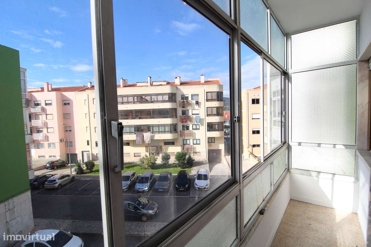 Apartamento T2 com varandas e ótima exposição solar-10