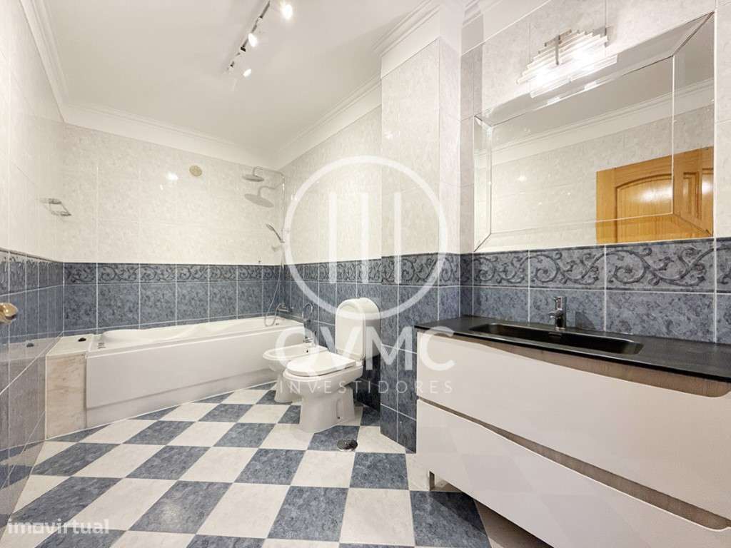 Apartamento T1 na Cavaleira com parqueamento e varanda-21