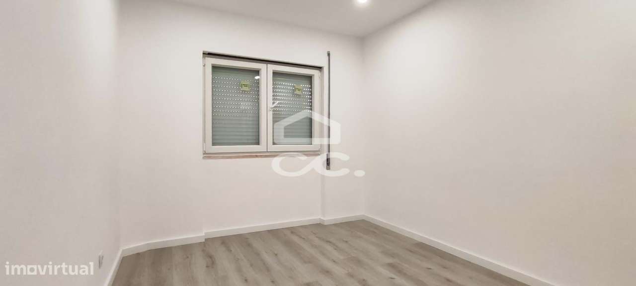 Apartamento T2 totalmente remodelado no Lavradio - Barreiro-20