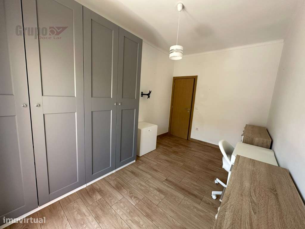 Excelente Apartamento T4 no Barreiro - Conforto e Modernidade-21
