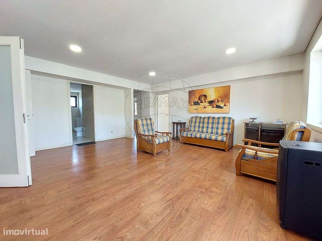 APARTAMENTO T3 RENOVADO NA AVENIDA DA LIBERDADE, BRAGA - Grande imagem: 3/22