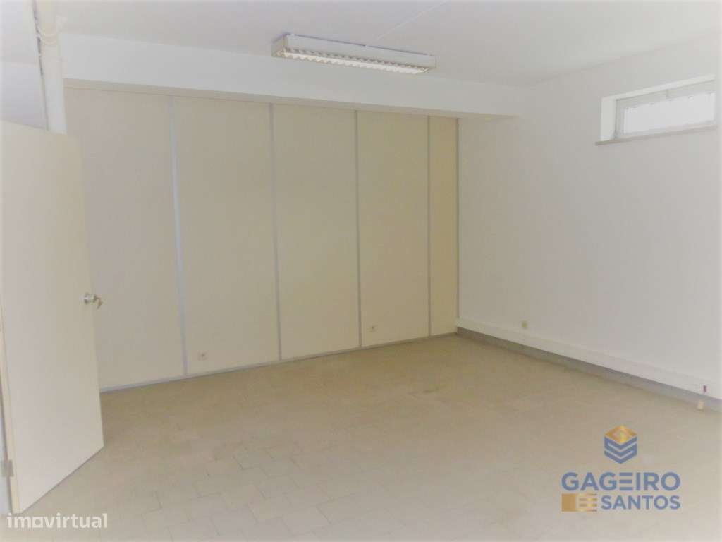 Loja ao nível do Rés do chão, em Caldas da Rainha. - Grande imagem: 4/6