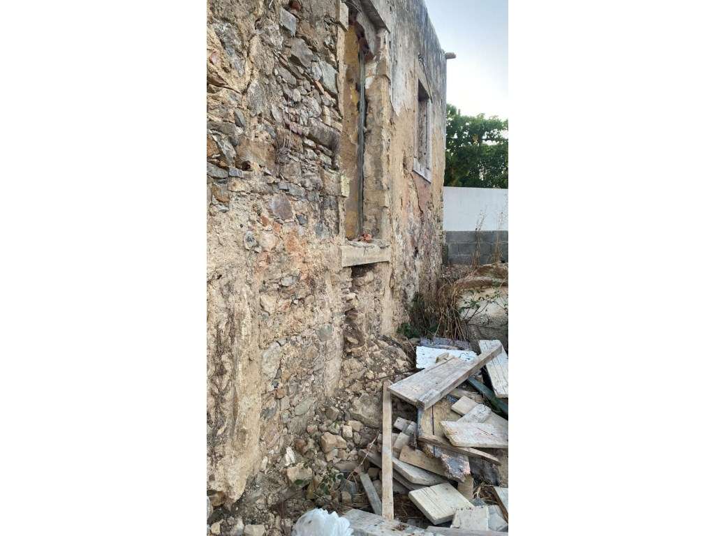 Moradia T2 Duplex com terreno, Belas-5