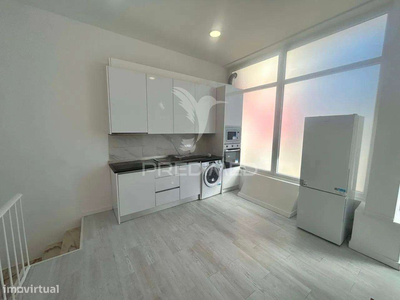 Loja transformada em apartamento T3 Laranjeiro - Grande imagem: 2/24