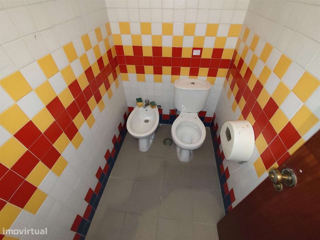 Espaçosa loja em Torres Novas-5