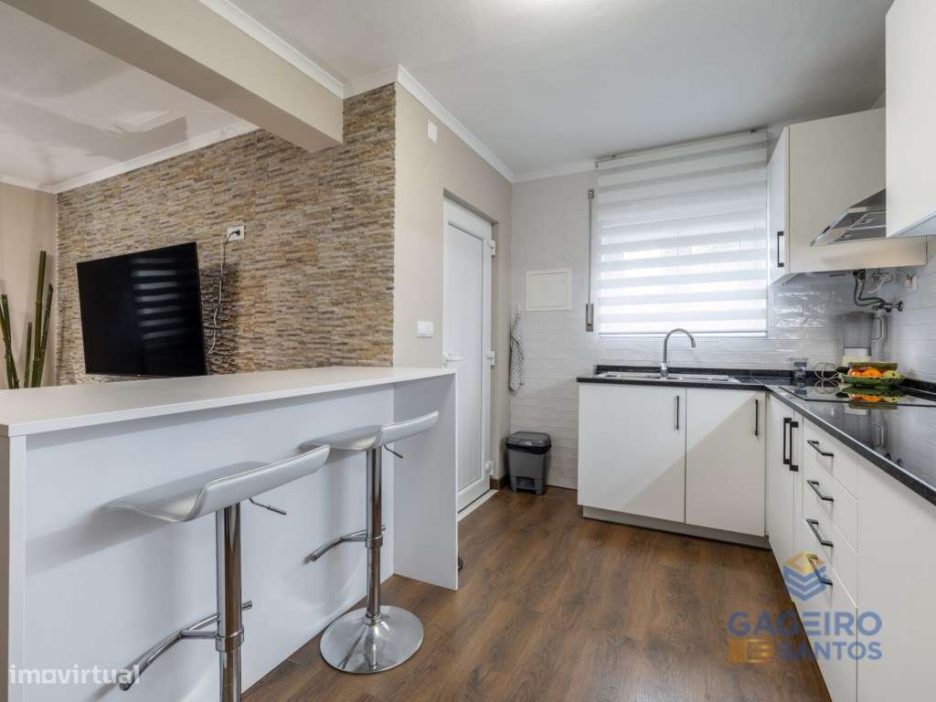 Moradia Remodelada T2 + 2-6