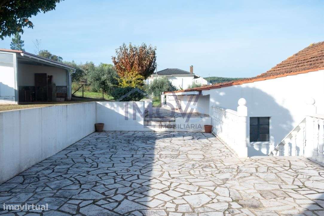 Propriedade com 2 Habitações, Anexo e Poço – Oportunidade Única em Fer-8