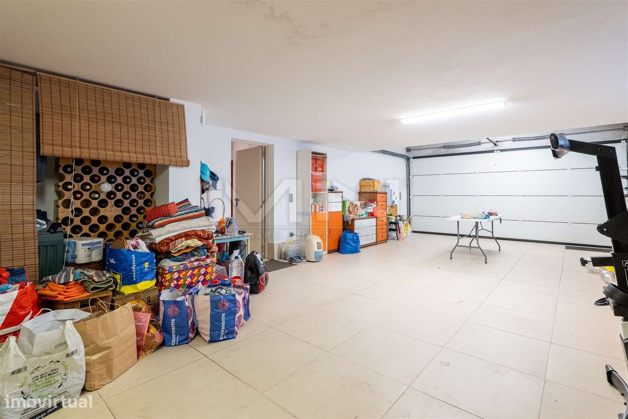 Moradia T3+1 - Exclusividade, Design e Conforto Superior-40